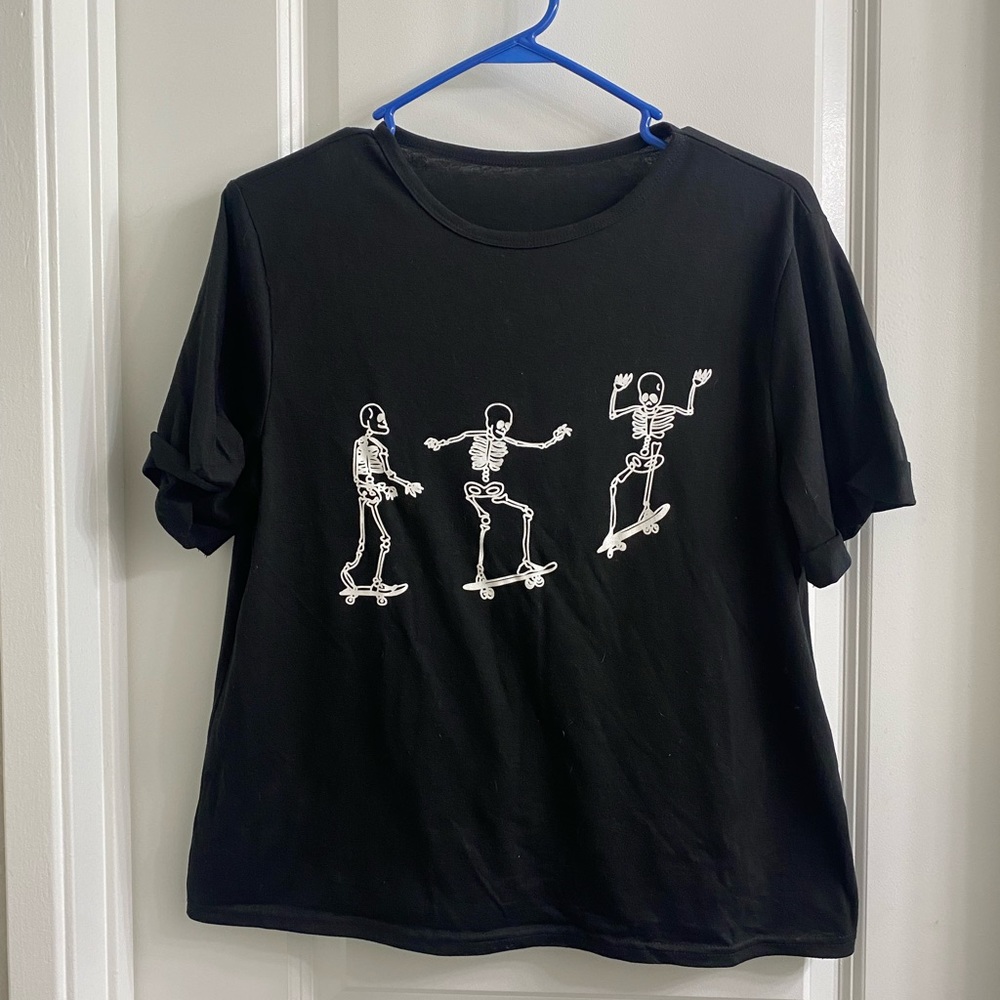 Black skeleton skateboard tee
